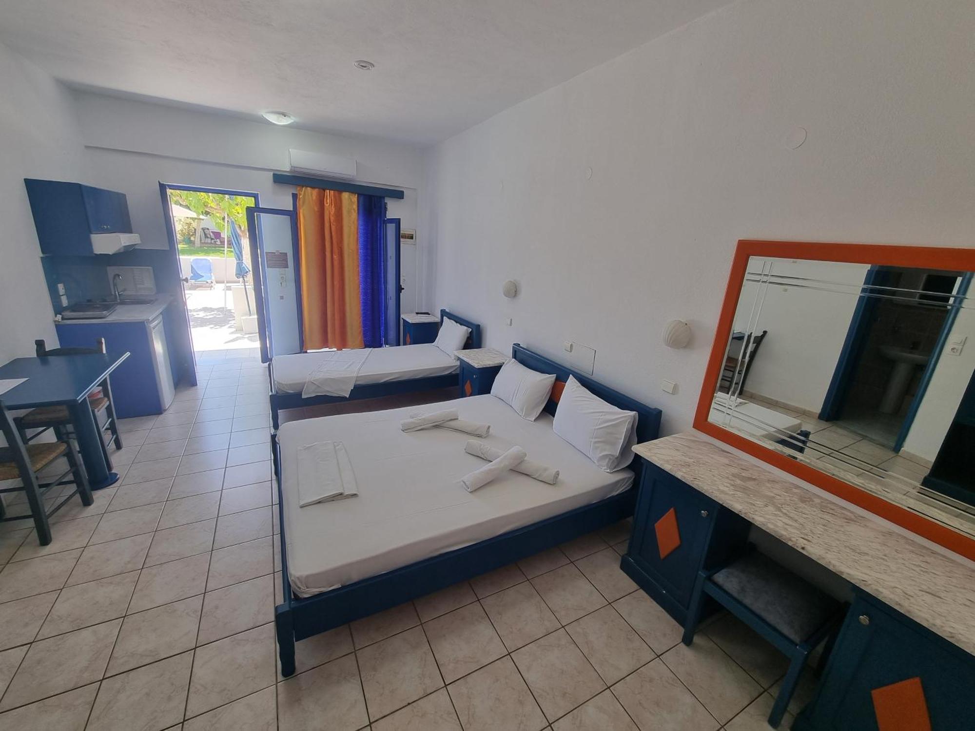 גאורגיופוליס Leonidas Studios & Apartments מראה חיצוני תמונה